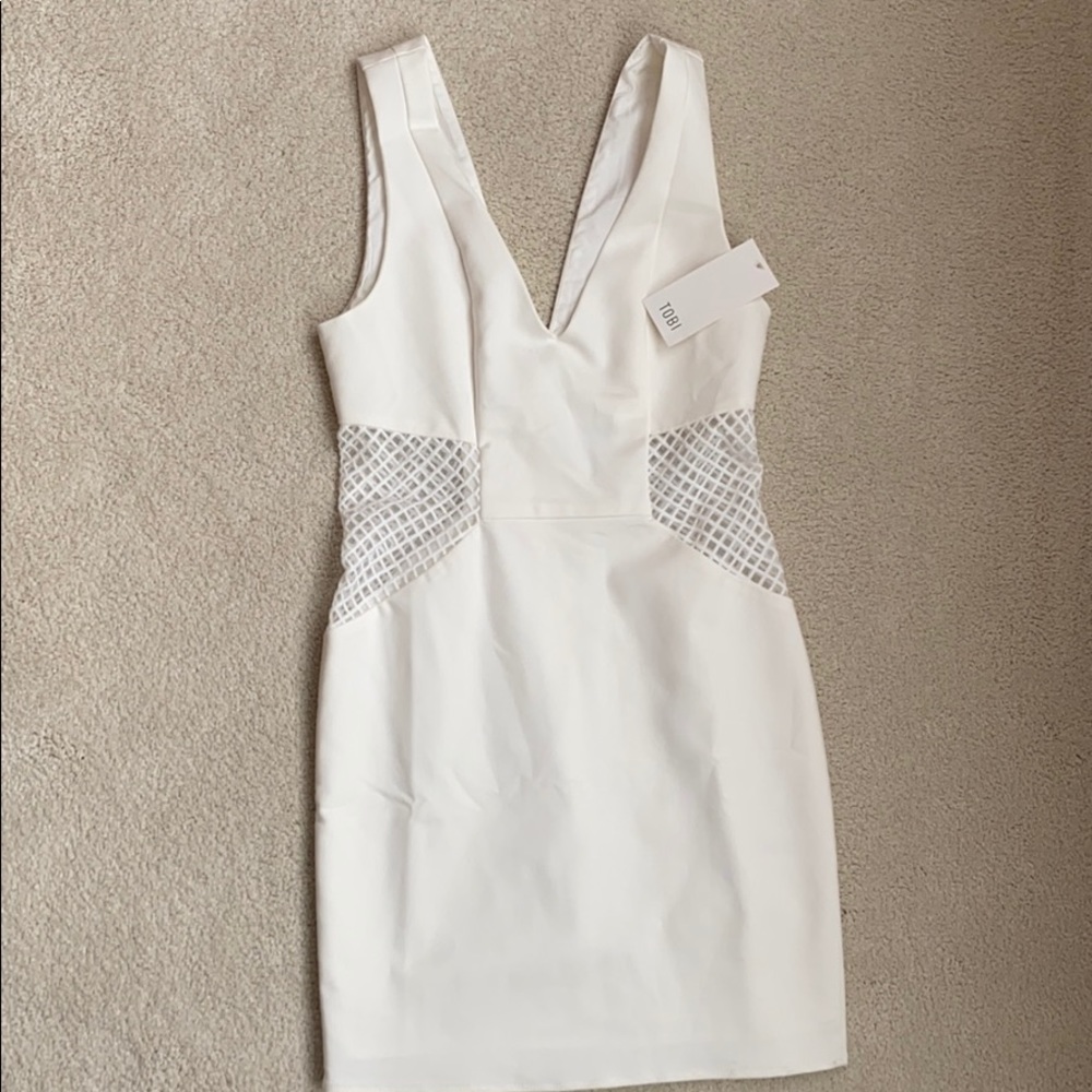 White bodycon dress
